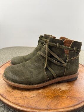 Born Boots Wm 7.5 Tarkiln Olive Green Suede Ankle Bootie Distressed Comfort Boho